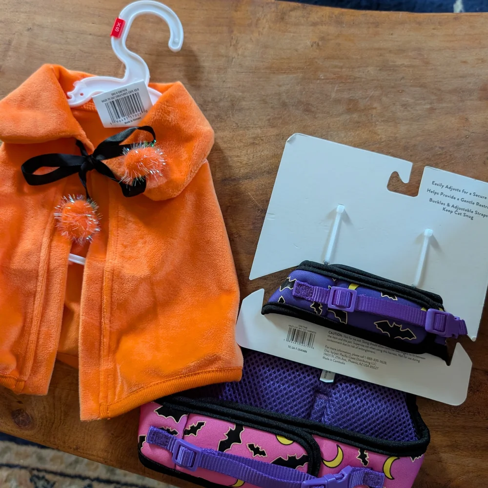thrills & chills Glow-in-the-Dark Cat Harness & Orange Halloween Cat Shirt Set